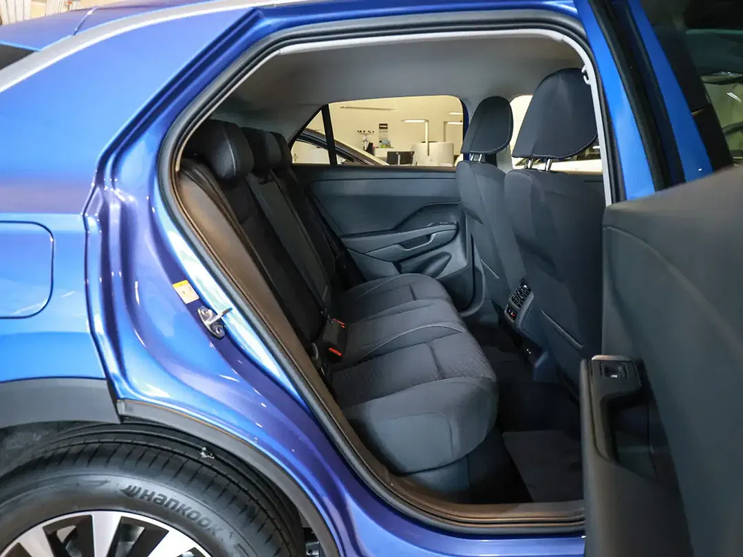 Volkswagen T-Roc - Thumbnail 5