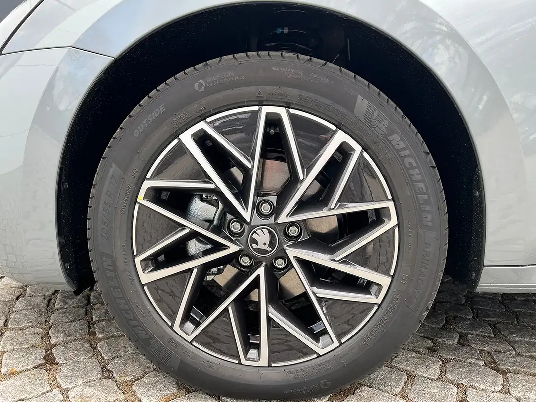 Skoda Octavia - Thumbnail 3