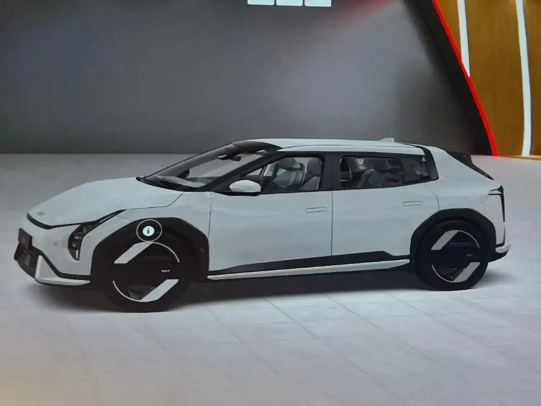 Kia EV4 - Thumbnail 3