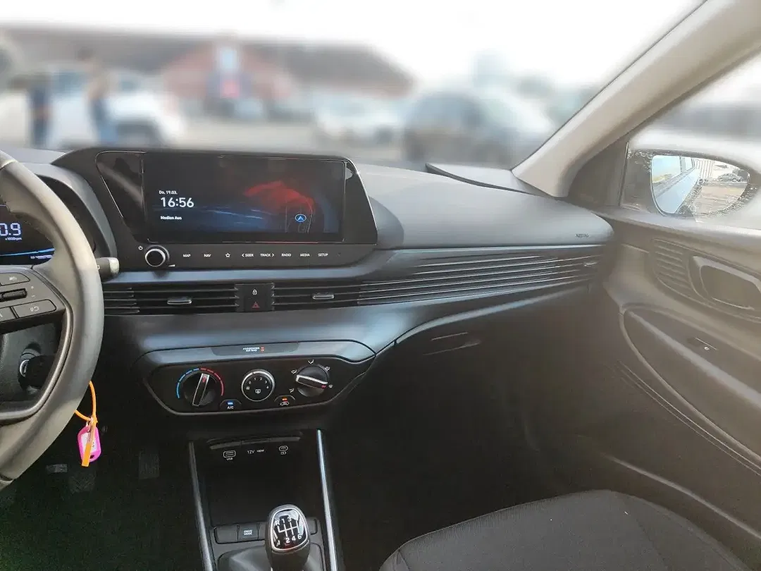 Hyundai i20 - Thumbnail 9