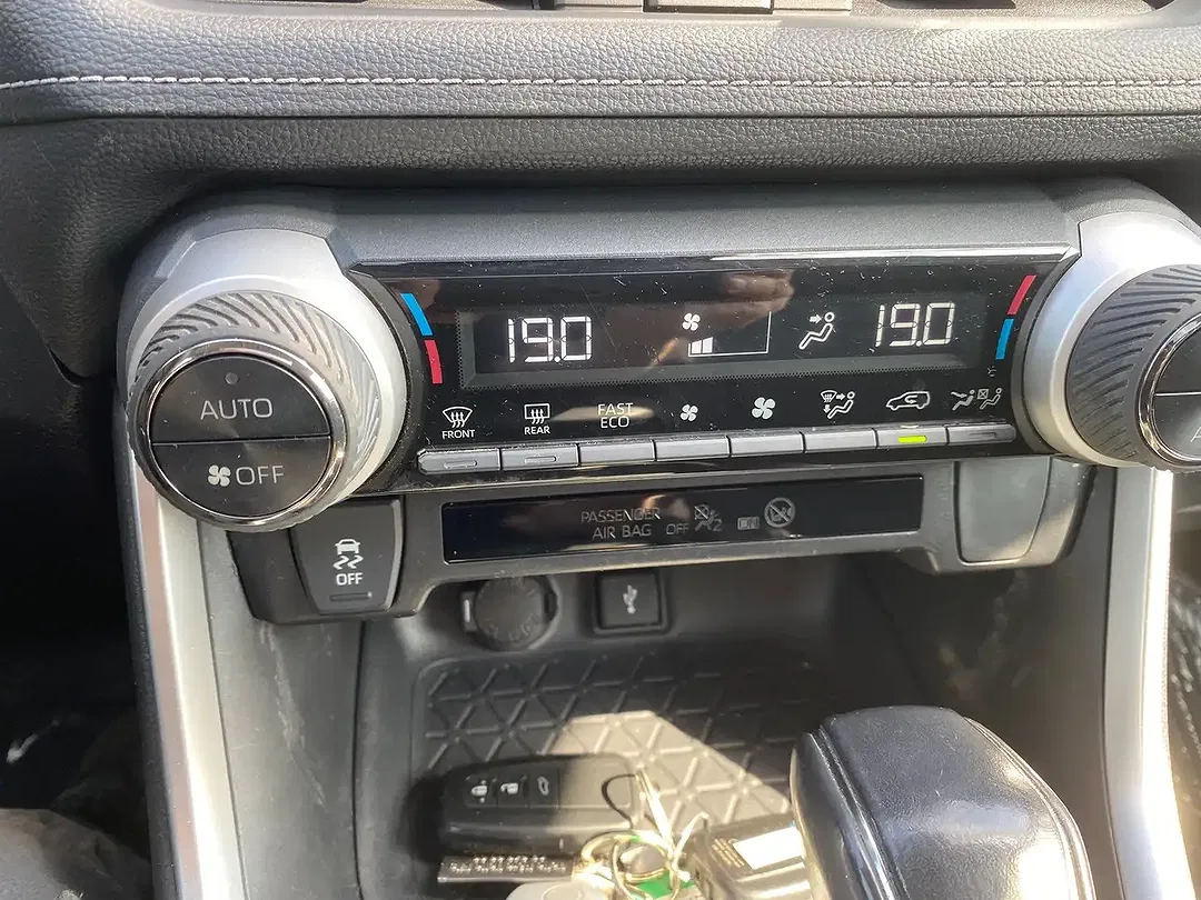 Toyota RAV 4 - Thumbnail 11