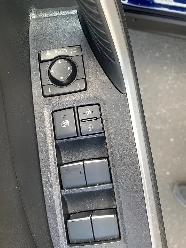 Toyota RAV 4 - Thumbnail 7