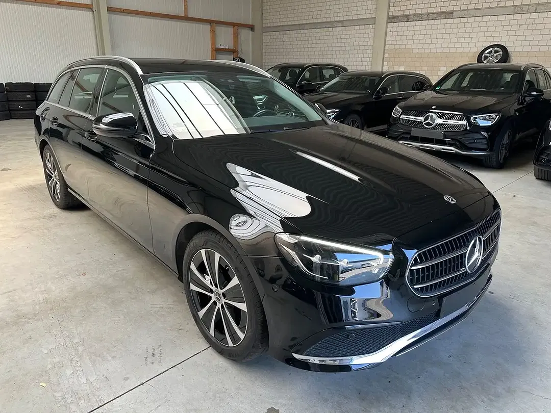 Mercedes-Benz E 300 - Thumbnail 2