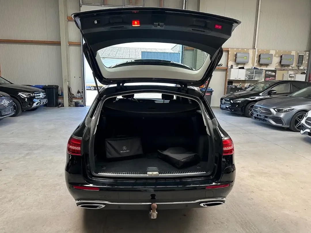 Mercedes-Benz E 300 - Thumbnail 4