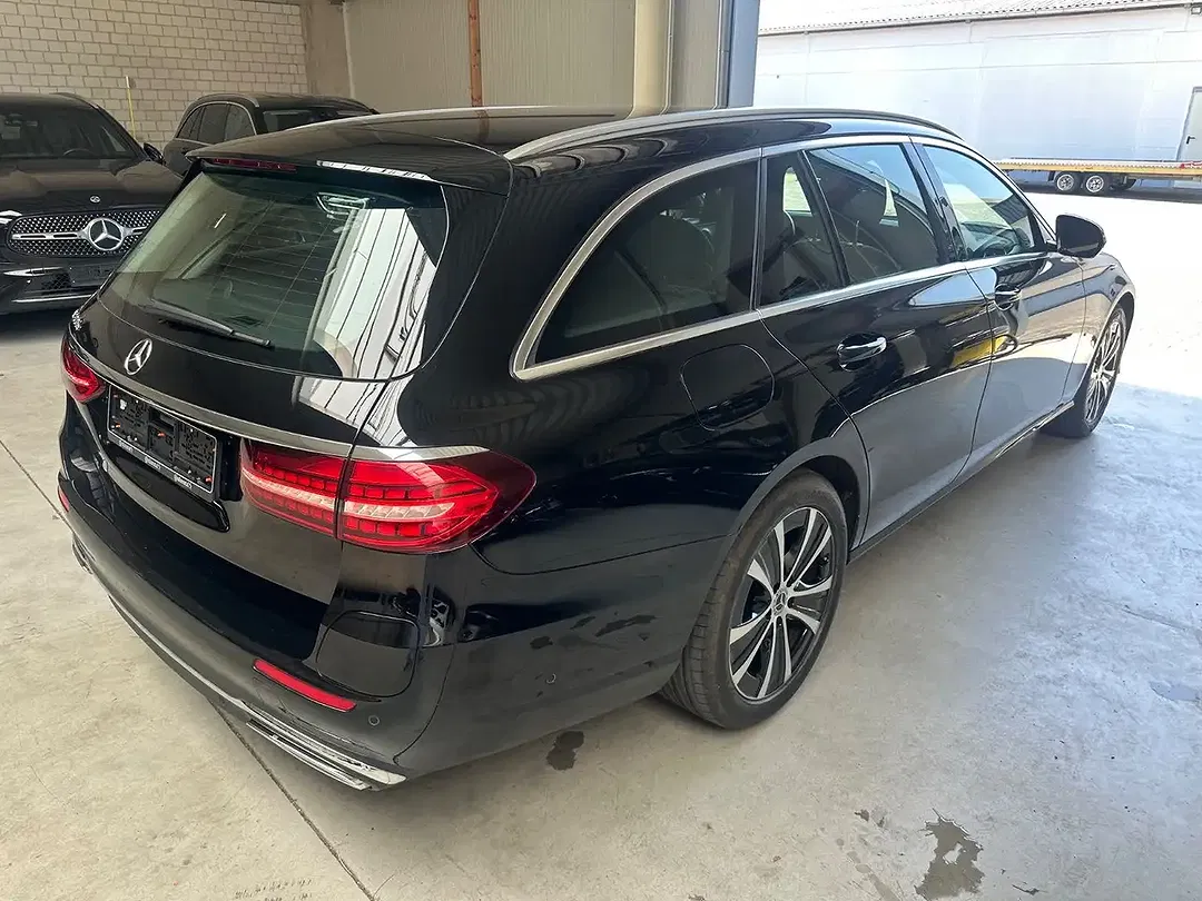 Mercedes-Benz E 300 - Thumbnail 6