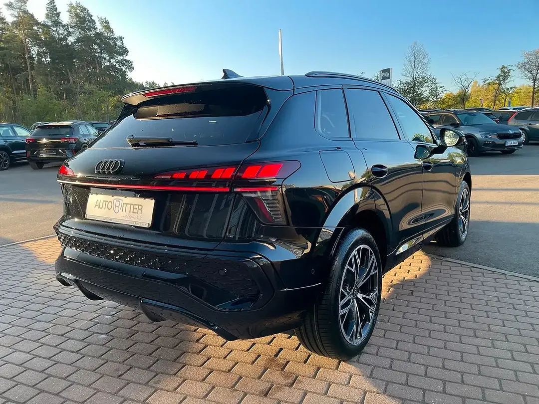 Audi Q3 - Thumbnail 4