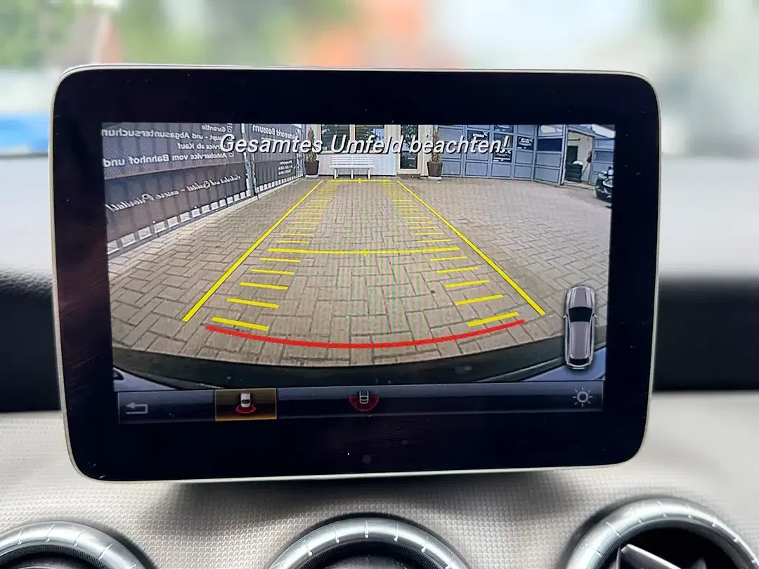 Mercedes-Benz CLA 180 - Thumbnail 8