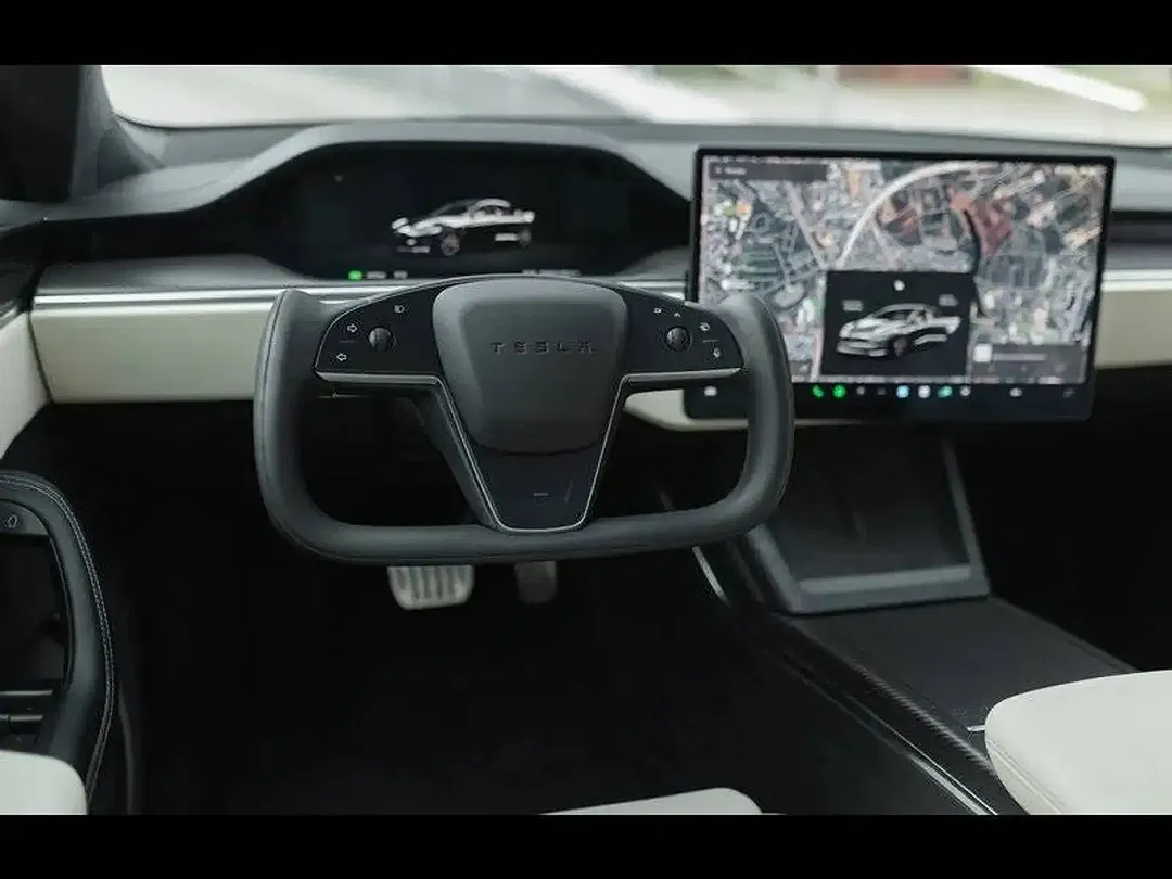 Tesla Model S - Thumbnail 11
