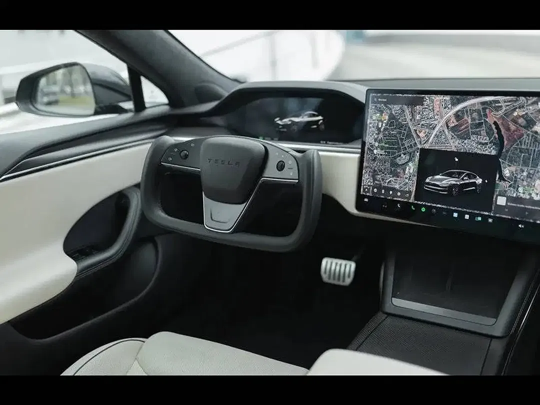 Tesla Model S - Thumbnail 12