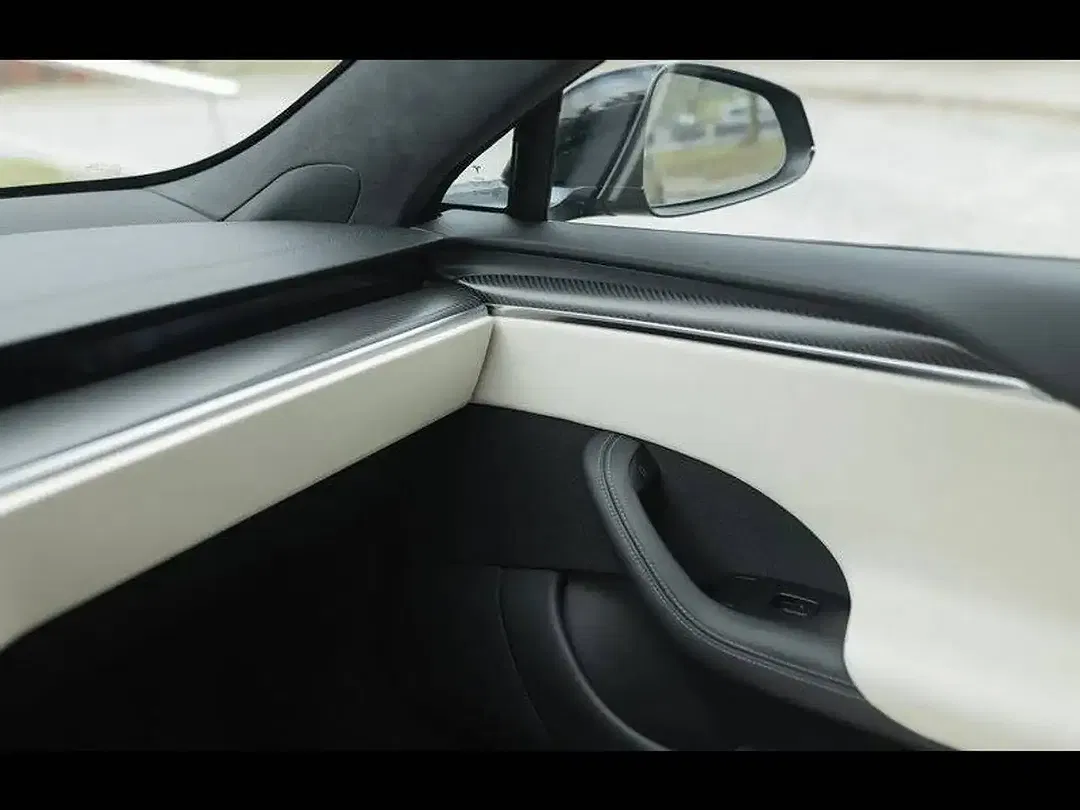 Tesla Model S - Thumbnail 15