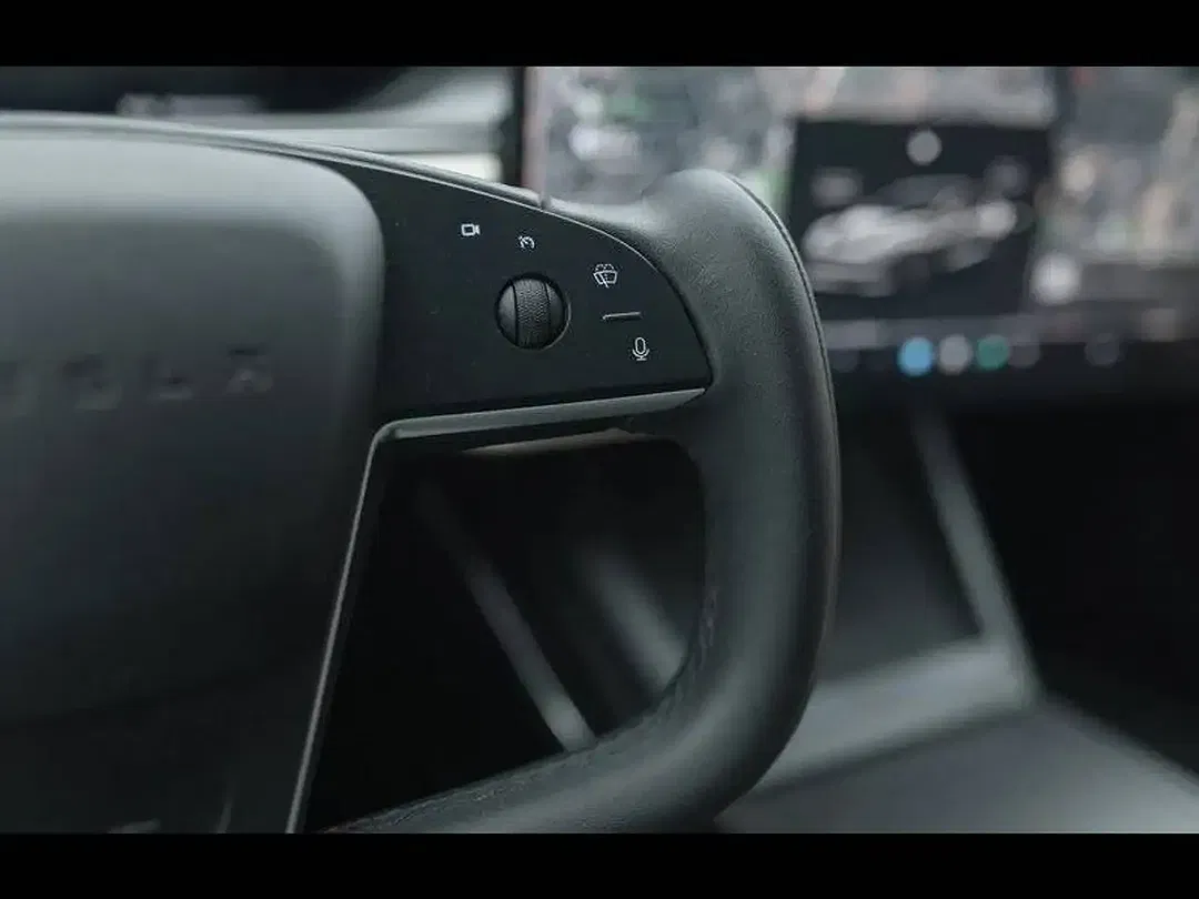 Tesla Model S - Thumbnail 16