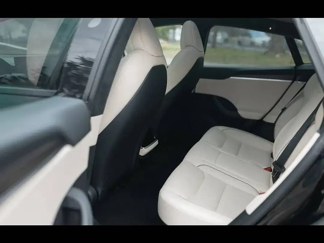 Tesla Model S - Thumbnail 17