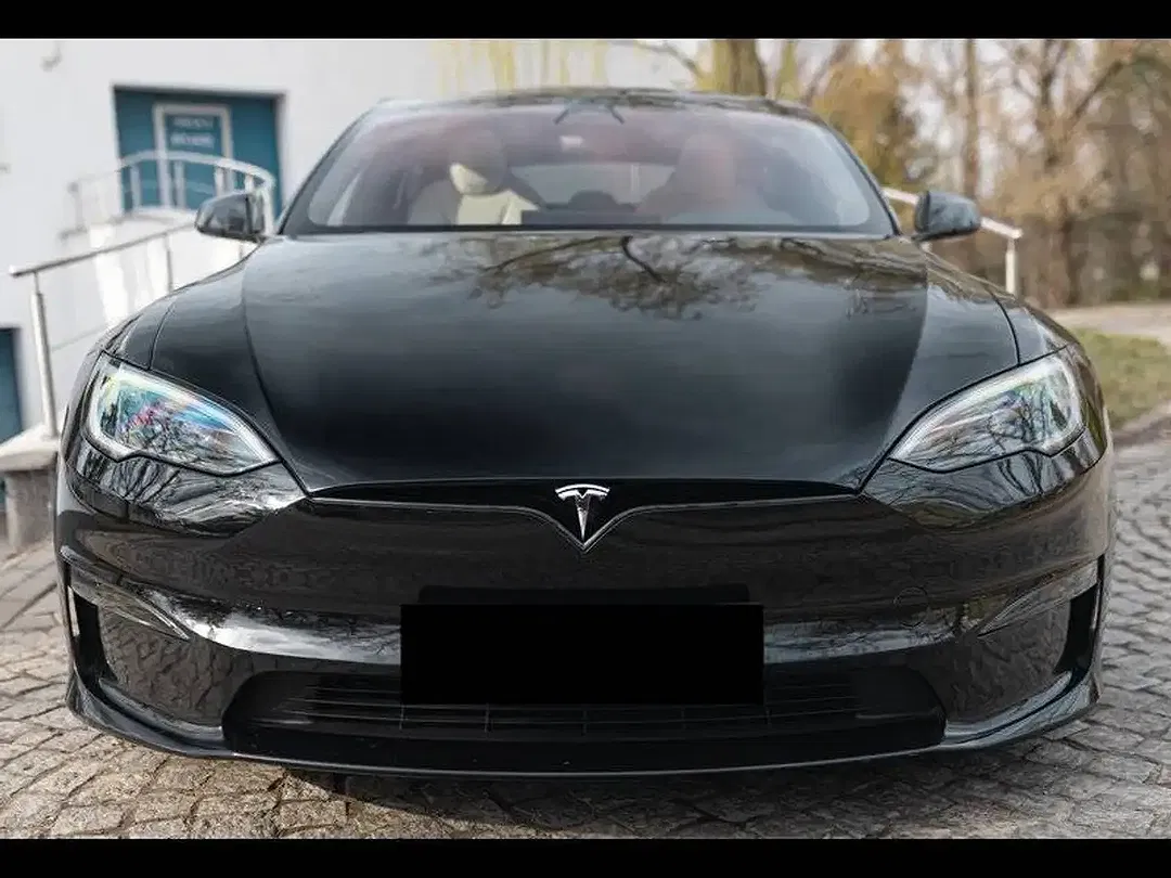 Tesla Model S - Thumbnail 2