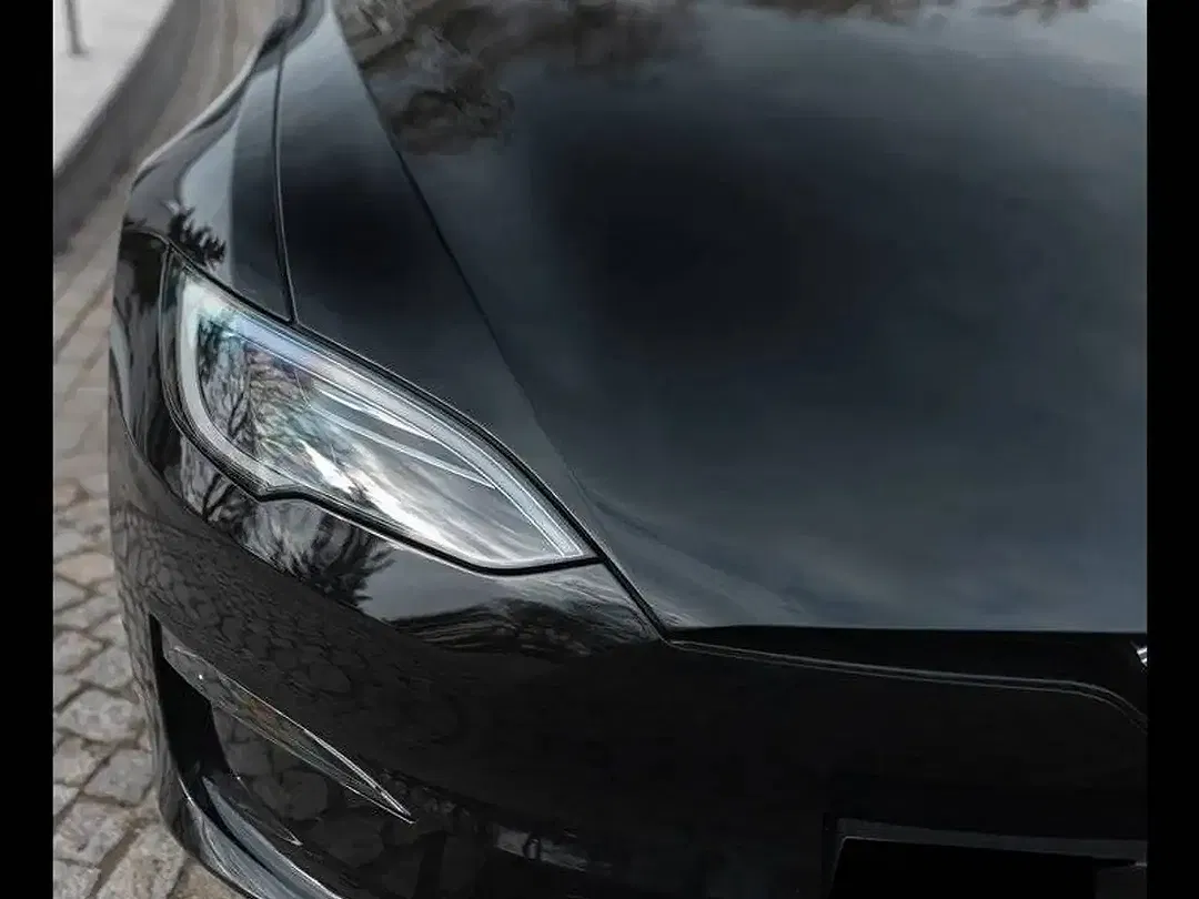 Tesla Model S - Thumbnail 4