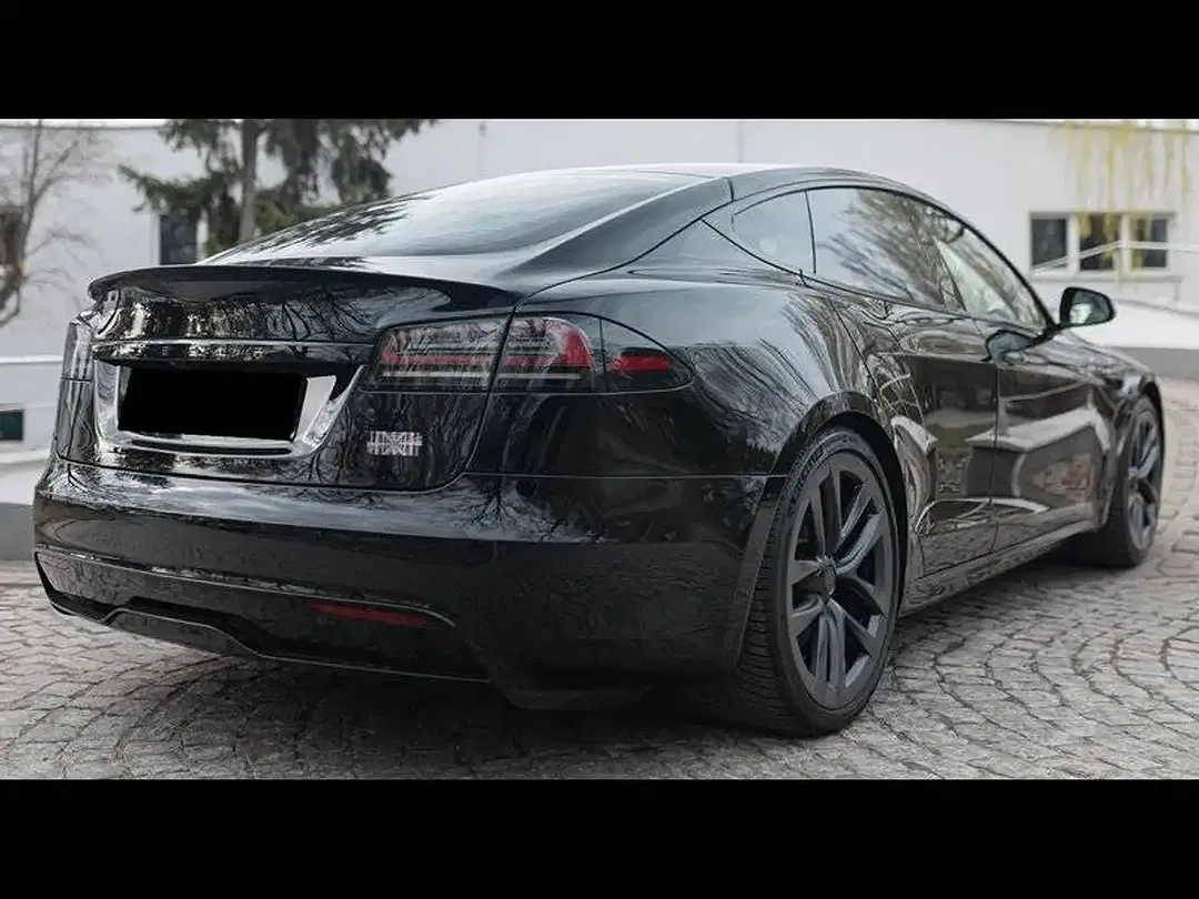 Tesla Model S - Thumbnail 7
