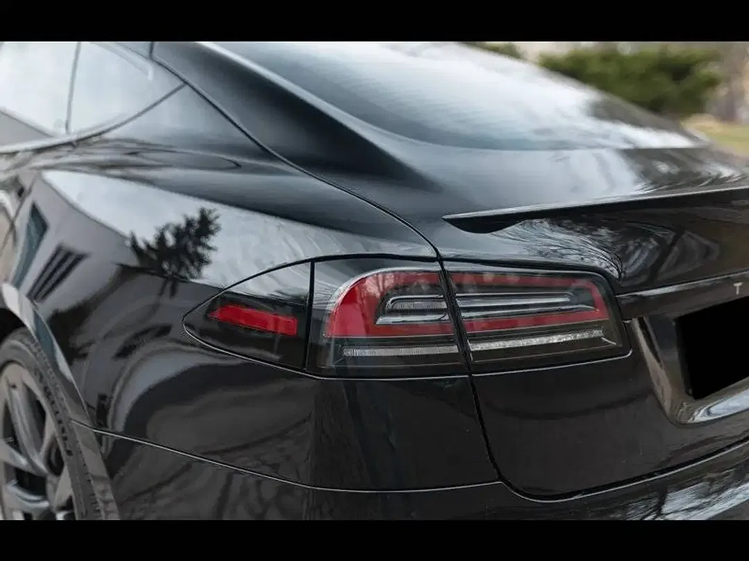 Tesla Model S - Thumbnail 9