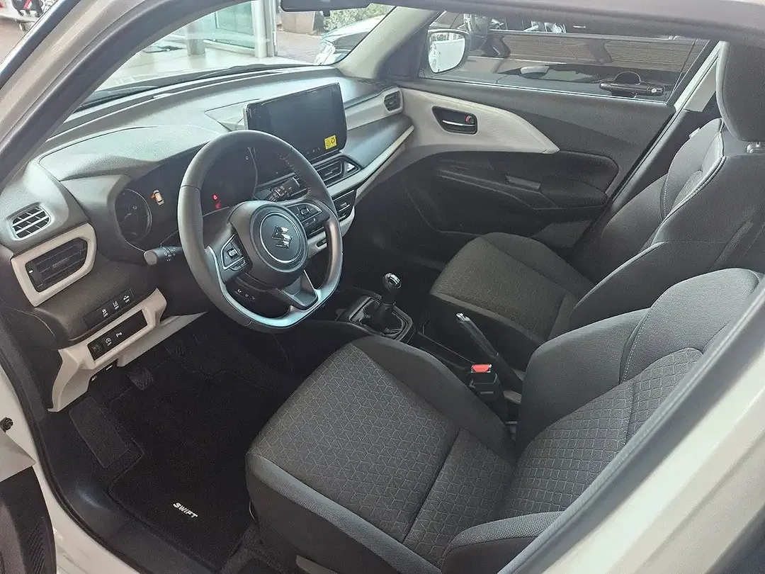 Suzuki Swift - Thumbnail 9