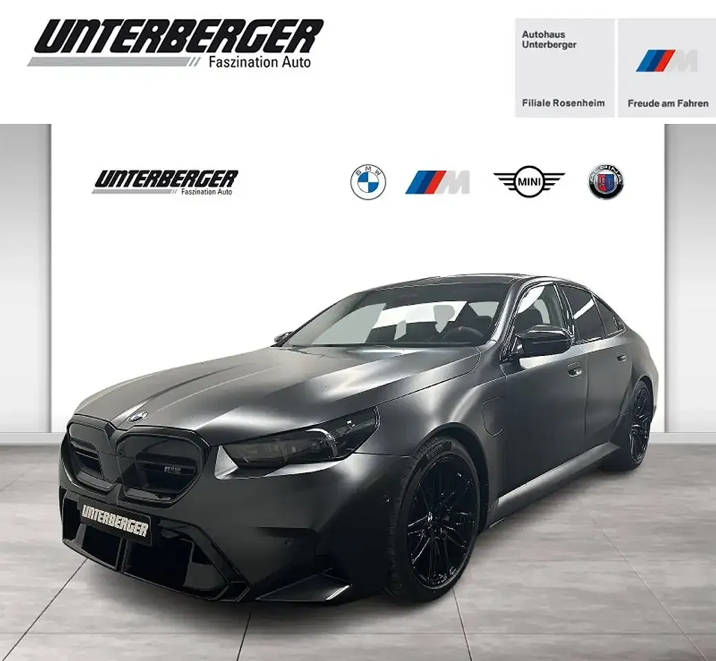 BMW M5 - Thumbnail 1