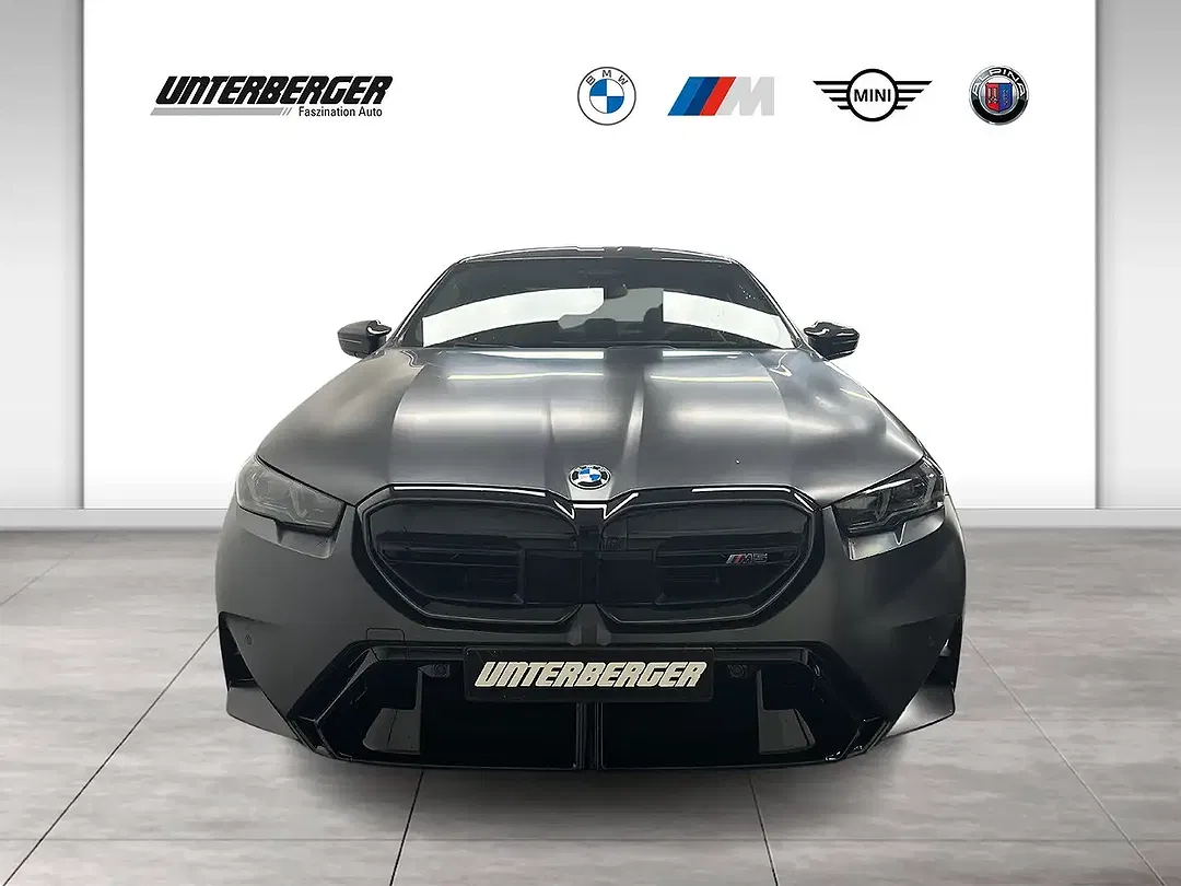 BMW M5 - Thumbnail 2