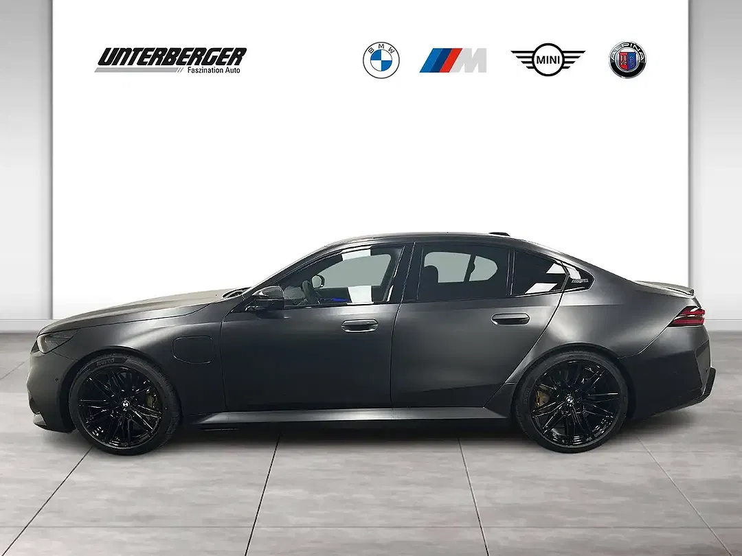 BMW M5 - Thumbnail 3