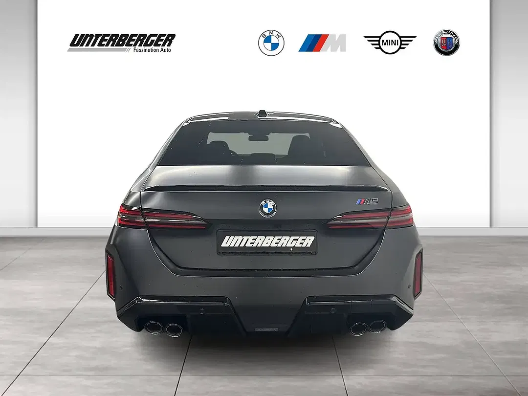 BMW M5 - Thumbnail 5