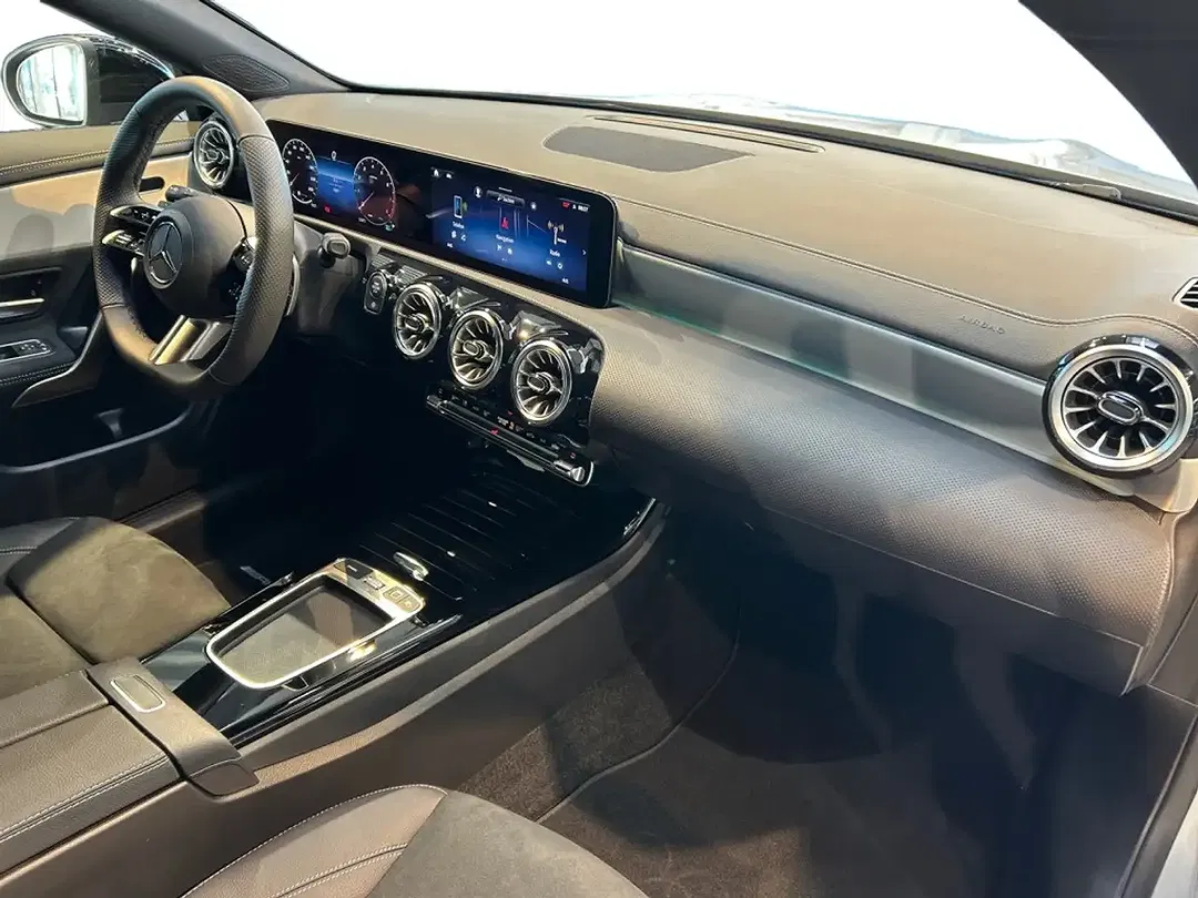 Mercedes-Benz CLA 200 - Thumbnail 3