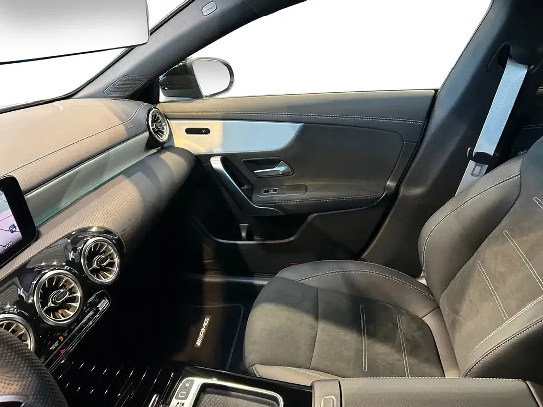 Mercedes-Benz CLA 200 - Thumbnail 4