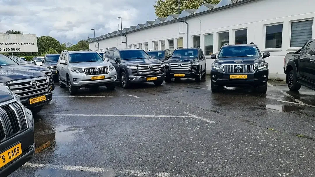 Toyota Land Cruiser - Thumbnail 3