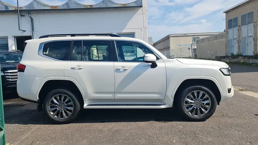 Toyota Land Cruiser - Thumbnail 9