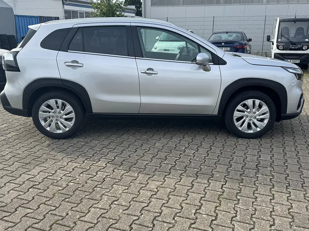 Suzuki S-Cross - Thumbnail 6