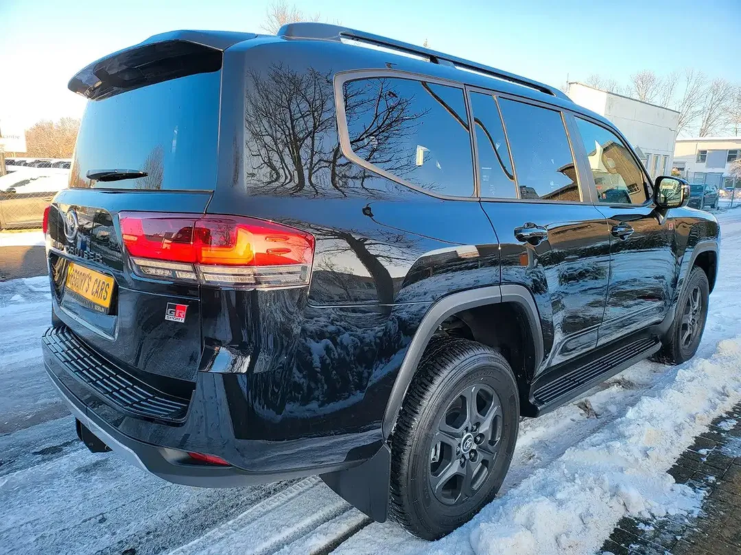 Toyota Land Cruiser - Thumbnail 6