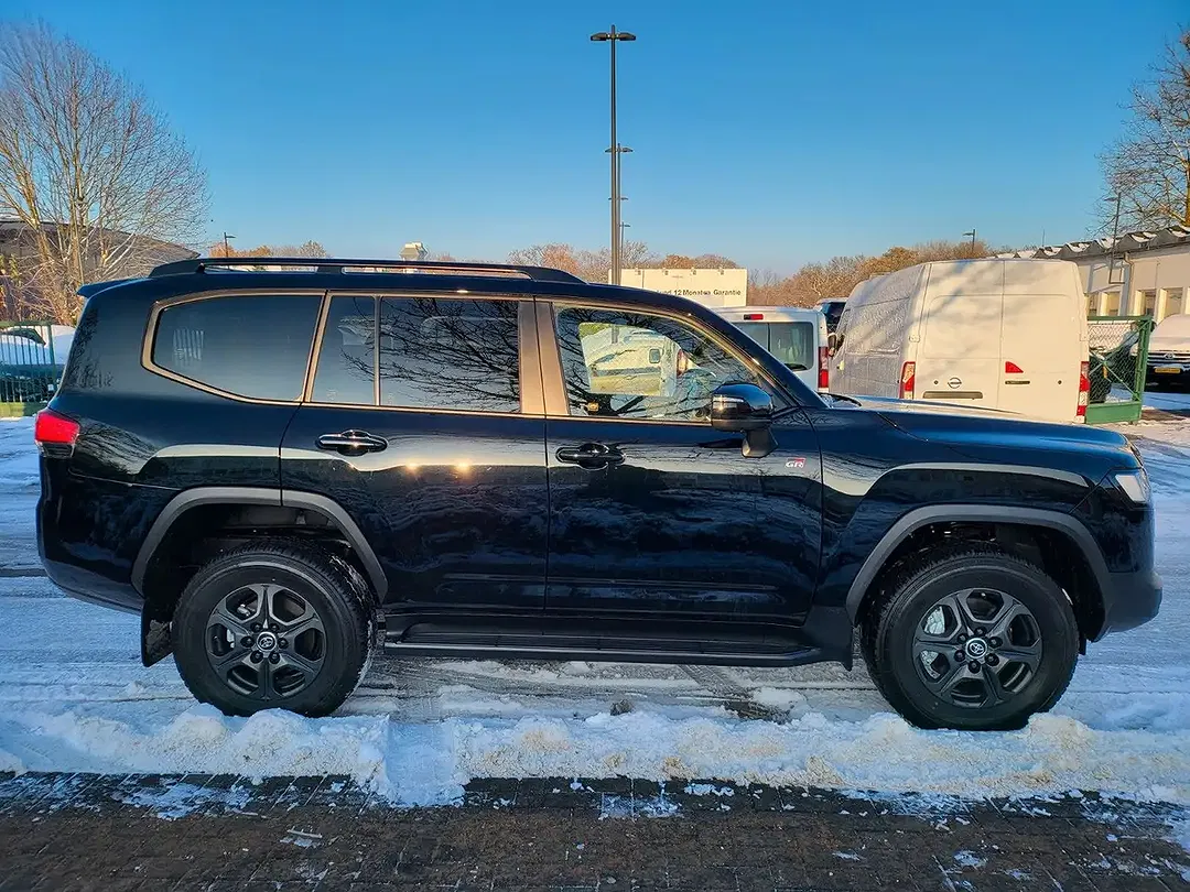 Toyota Land Cruiser - Thumbnail 7