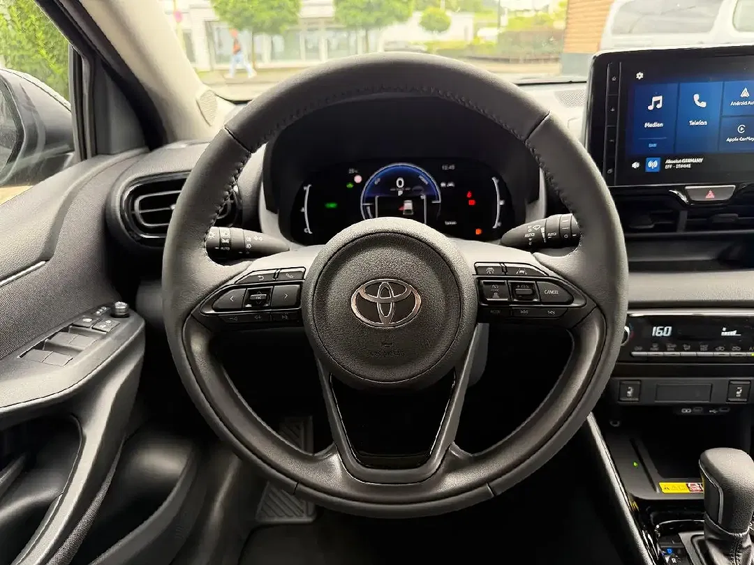 Toyota Yaris - Thumbnail 11