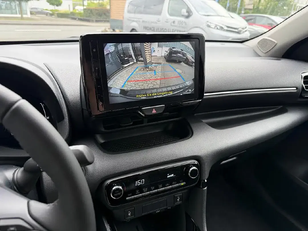 Toyota Yaris - Thumbnail 13