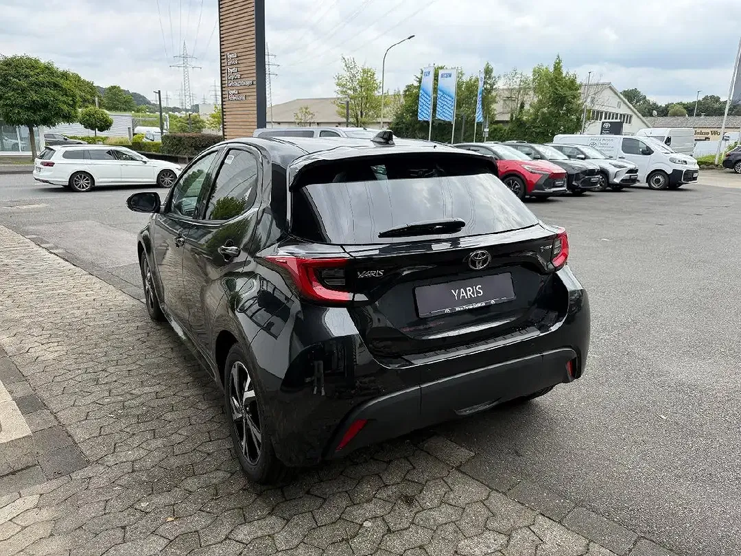 Toyota Yaris - Thumbnail 3