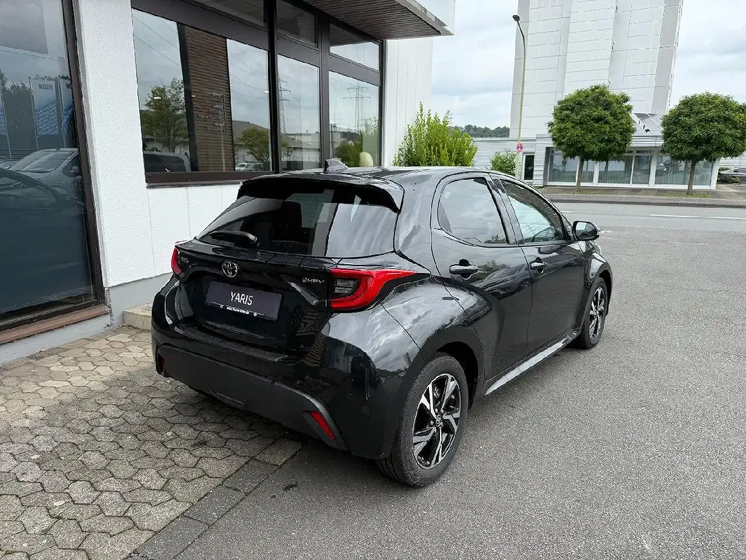Toyota Yaris - Thumbnail 4
