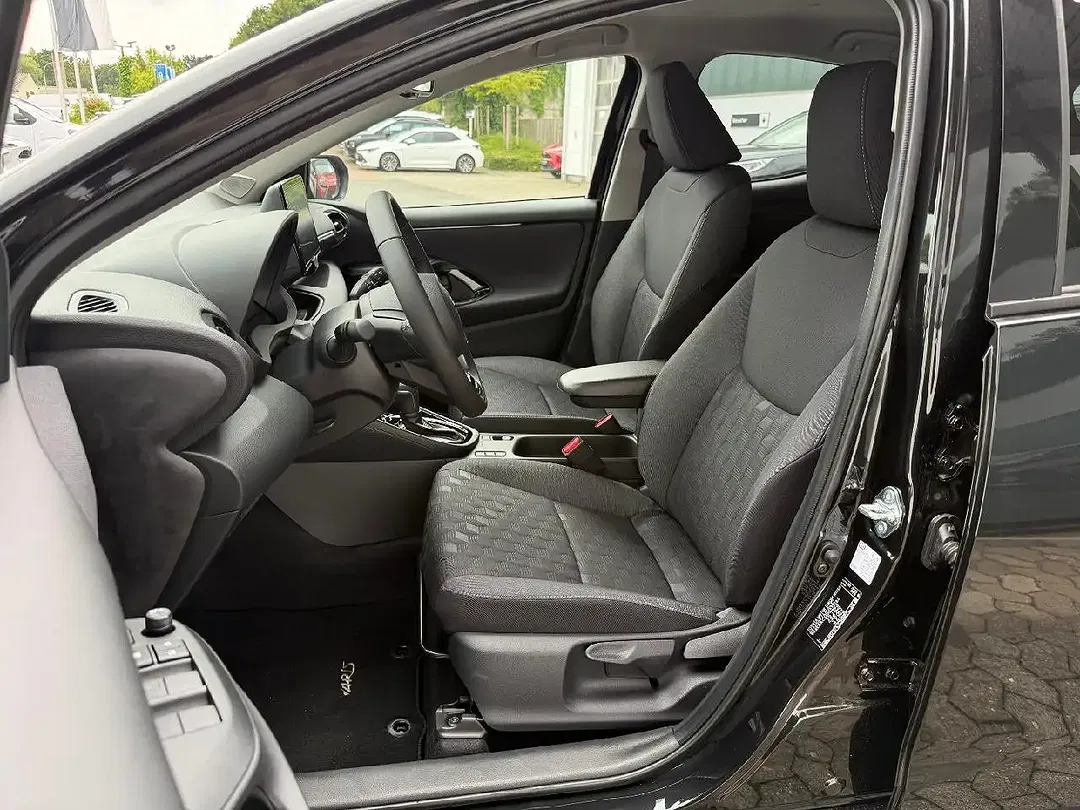 Toyota Yaris - Thumbnail 7