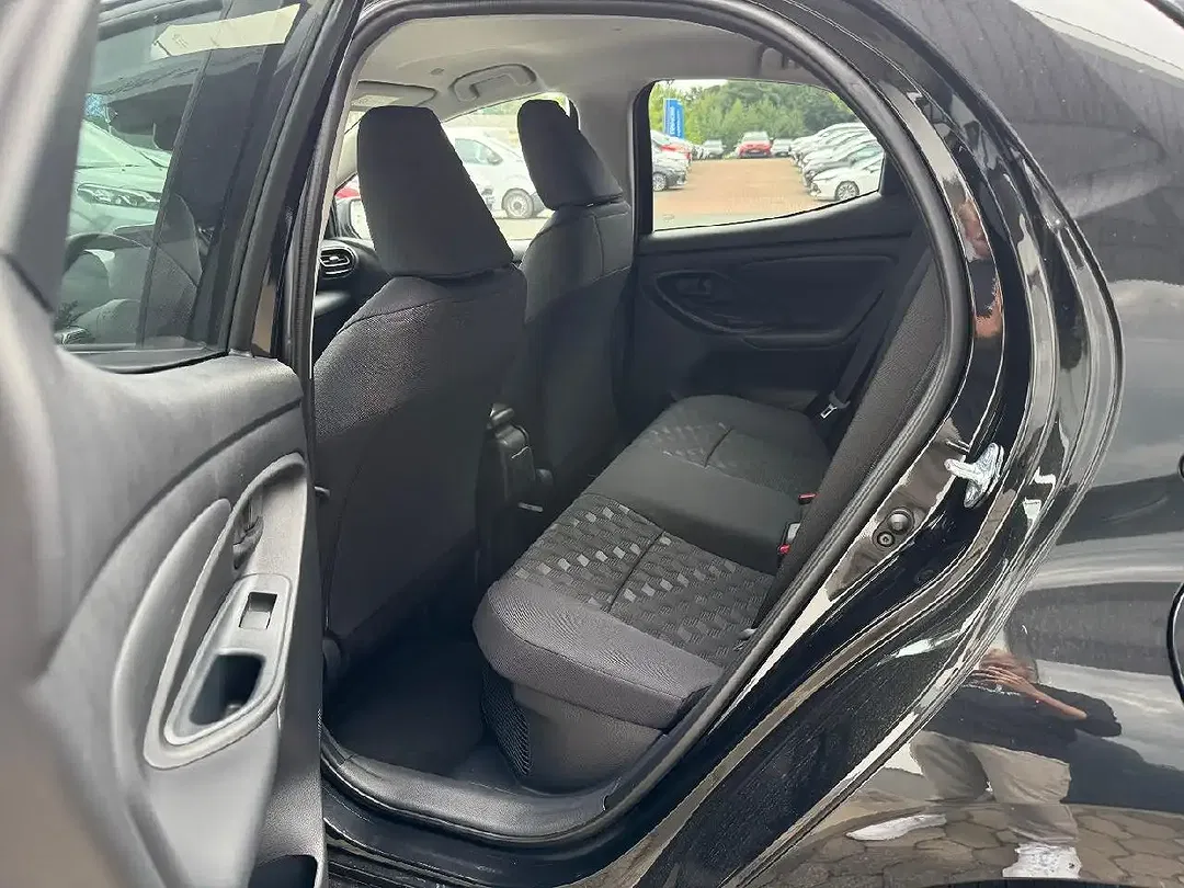 Toyota Yaris - Thumbnail 8