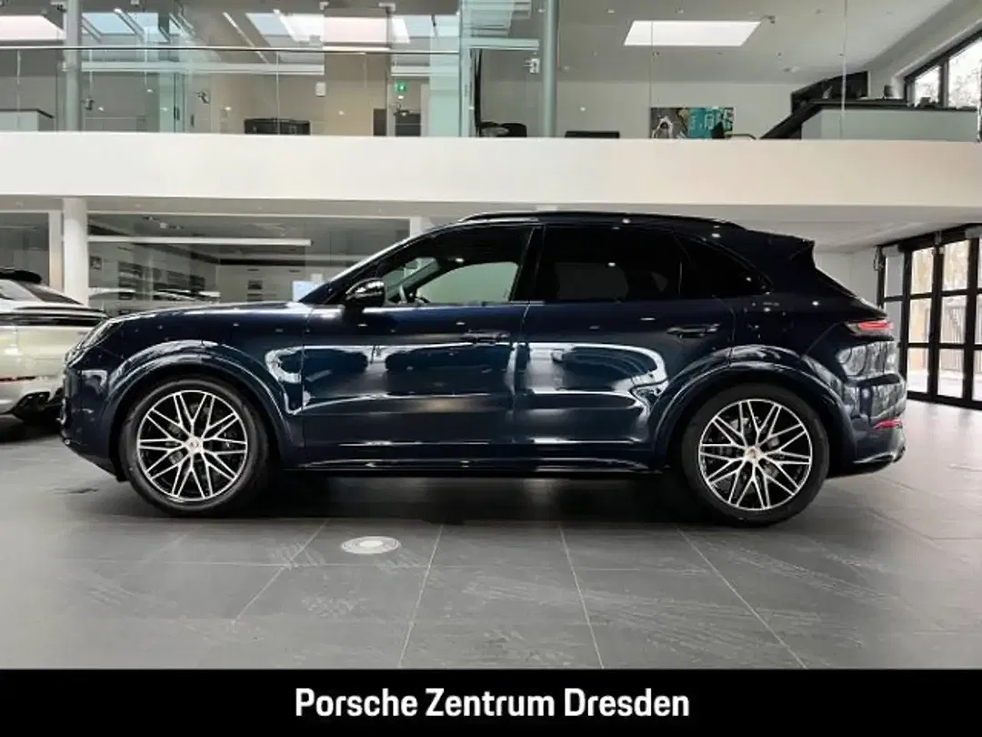 Porsche Cayenne - Thumbnail 2