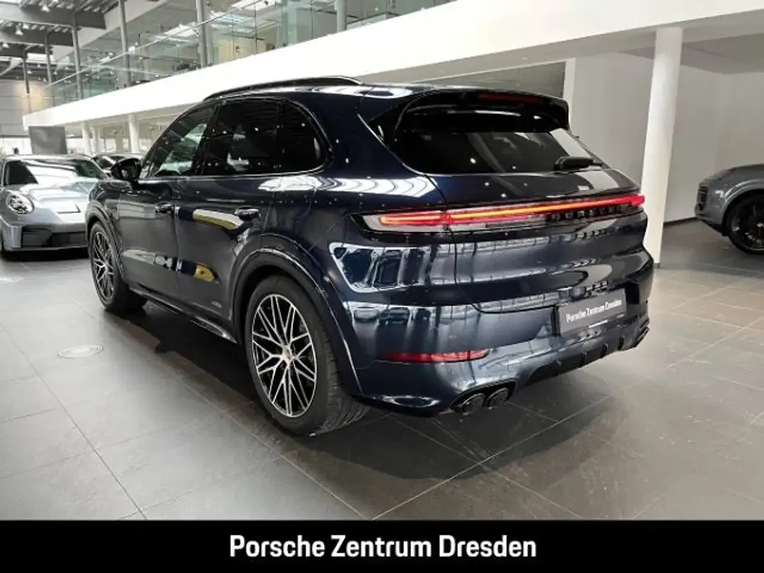 Porsche Cayenne - Thumbnail 3