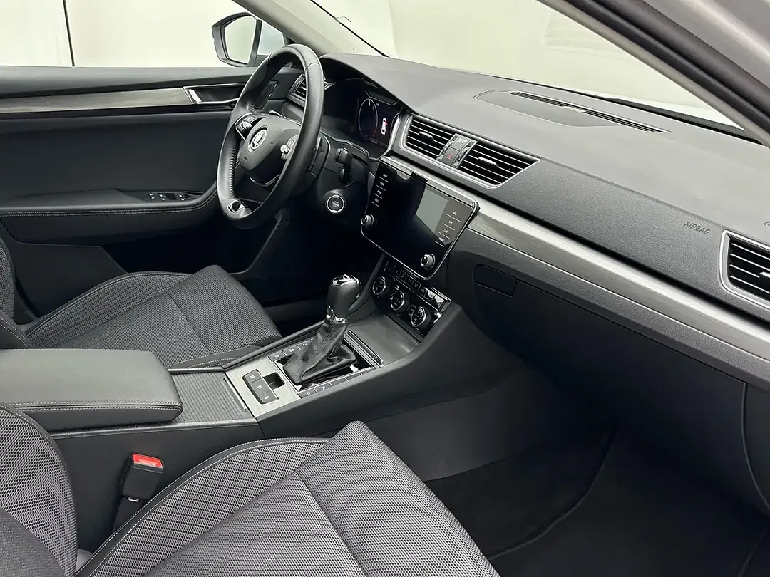 Skoda Superb - Thumbnail 9