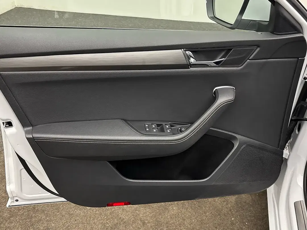 Skoda Superb - Thumbnail 11