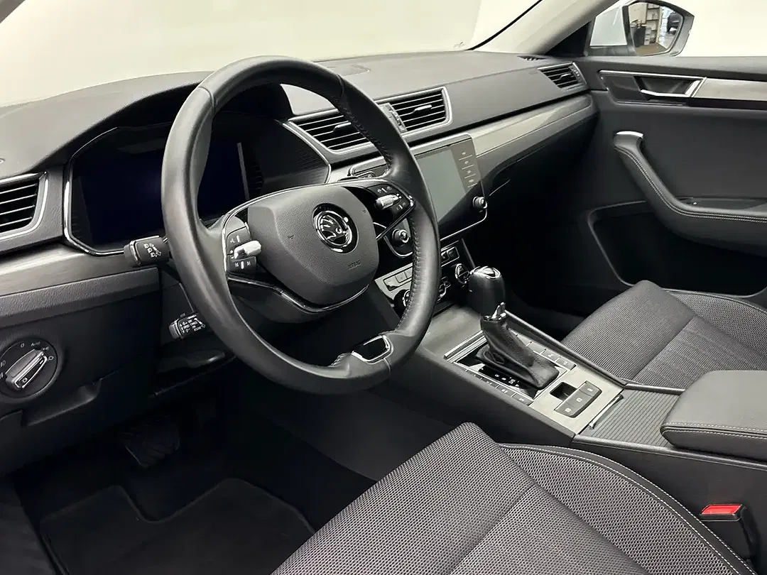 Skoda Superb - Thumbnail 8