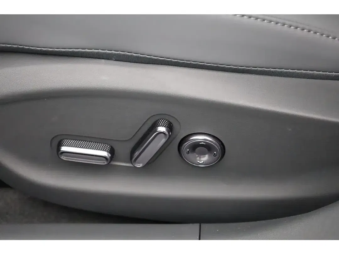 Xpeng P7 - Thumbnail 10