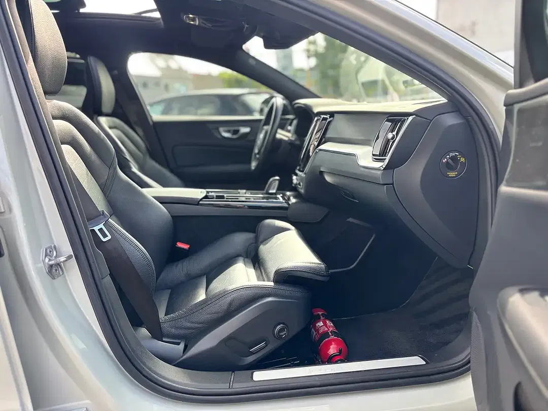 Volvo V60 - Thumbnail 13