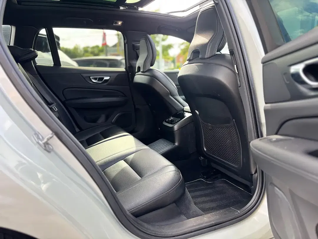 Volvo V60 - Thumbnail 14