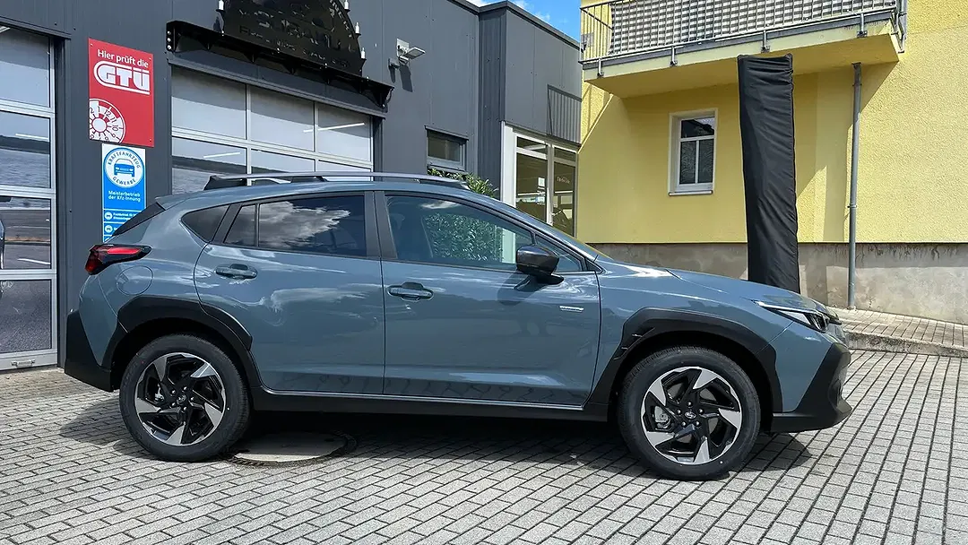 Subaru Crosstrek - Thumbnail 2