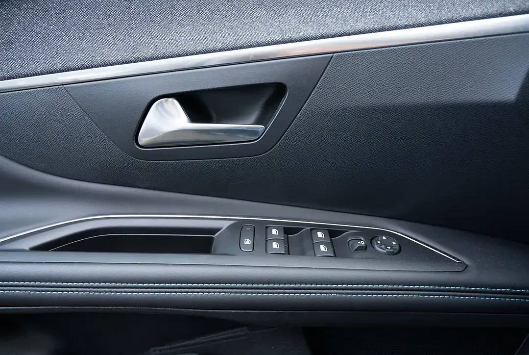Peugeot 3008 - Thumbnail 11