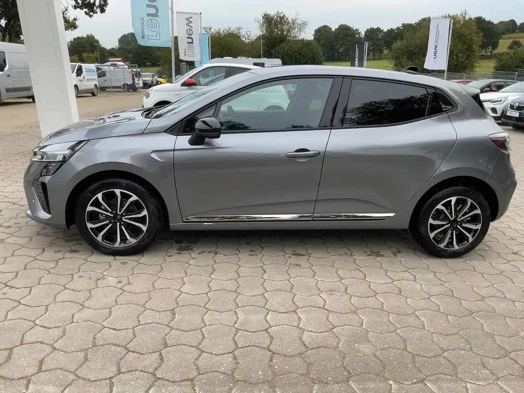 Renault Clio - Thumbnail 2