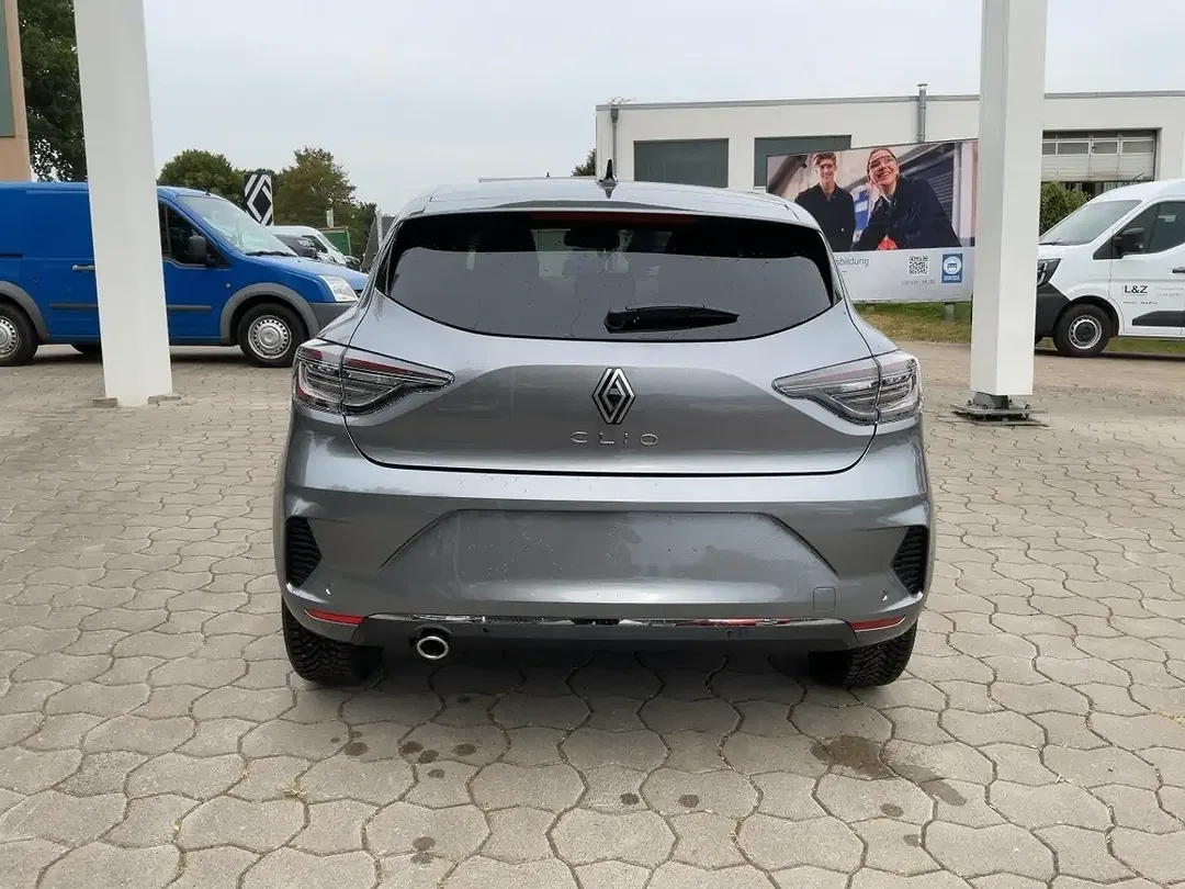 Renault Clio - Thumbnail 3